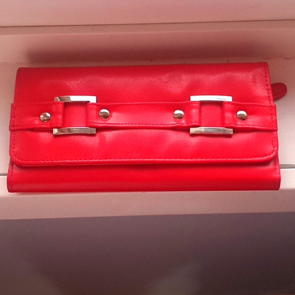 Red Clutch - Picture 1 of 3